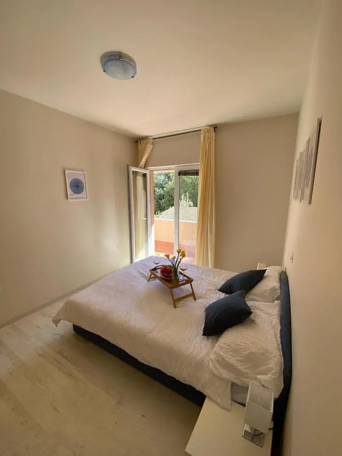 Apartments Eva Savar Hotel apartamentowy